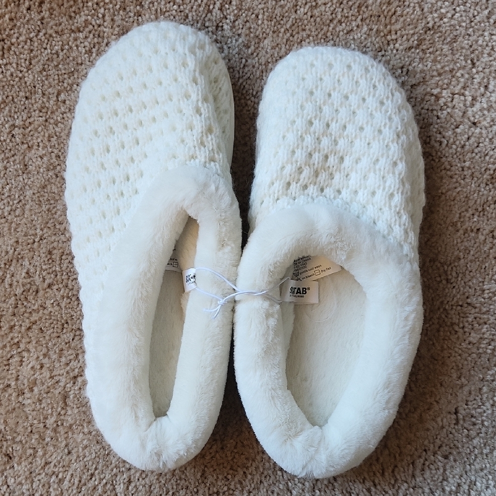 Sox-Tab White Cozy Slippers - Size 8